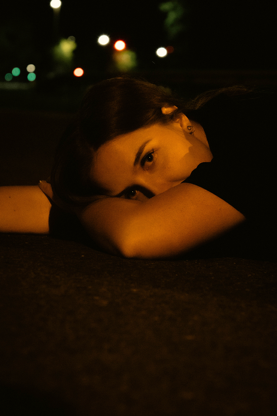 Klassisches kuenstlerisches Portrait mit direktem Blick